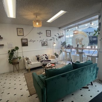 Bumble Bear Coffee - Cute seating area! - Coffee & Tea Near Me - Sacramento, California