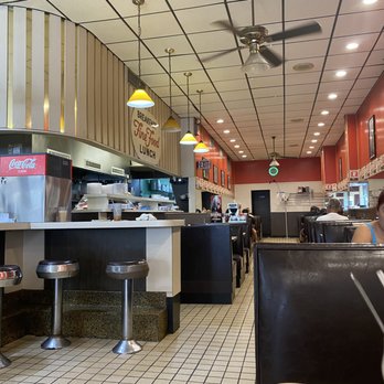 Henry's Confectionary - inside - Diners Near Me - Glen Cove, New York