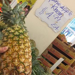 Queen Fresh Fruits - Biggest PineappLes I've ever seen!!
