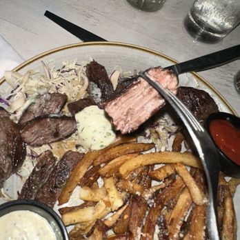 Moku Kitchen - Steak frites - Cocktail Bars Near Me - Honolulu, Hawaii