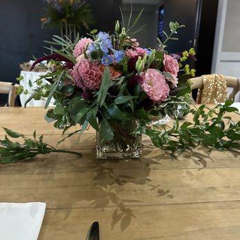 Alexis Floral - Centerpieces - Flowers & Gifts Near Me - Wilmington, Delaware
