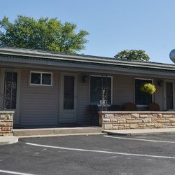 Blue Spruce Motel & Cabins - Blue Spruce Rooms 2-5: These rooms have refrigerators, coffee makers, TV's, and air conditioning.