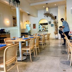 Delara - Spacious Delara Restaurant