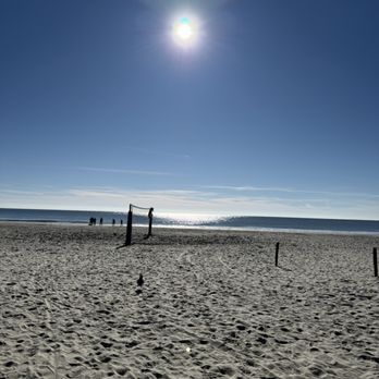 Beach House - Beach volleyball right in front of the hotel - Hotels Near Me - Hilton Head, South Carolina