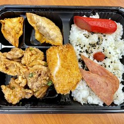 Island Grocery Depot - Bento (Korean fried chicken, mandoo, breaded fish, hot dog & luncheon meat; very tasty) - VN