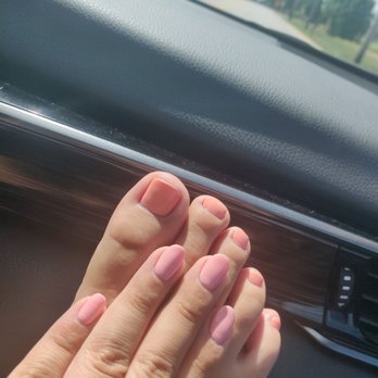 Star Nails of Shorewood - Definitely can tell when side to side - Nail Salons Near Me - Shorewood, Illinois