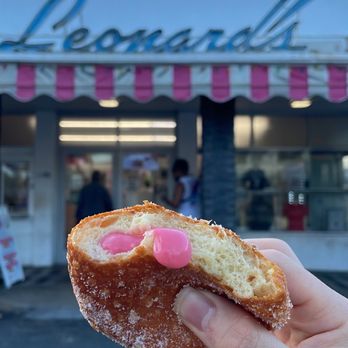 Leonard's Bakery - Guava - Bakeries Near Me - Honolulu, Hawaii Leonard's Bakery - Guava - Bakeries Near Me - Honolulu, Hawaii
