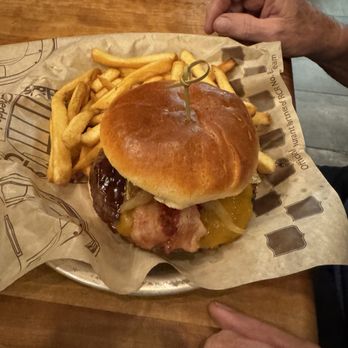 Cheddar's Scratch Kitchen - Smokehouse burger - Comfort Food Near Me - Brooksville, Florida