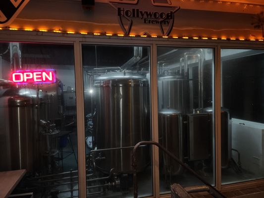 Hollywood Brewery by null