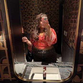HALO Rooftop BAR - Basic bathroom mirror. - Cocktail Bars Near Me - Long Beach, California HALO Rooftop BAR - Basic bathroom mirror. - Cocktail Bars Near Me - Long Beach, California