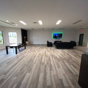 Showtime Pet Supply - Lobby Area - Pet Services Near Me Showtime Pet Supply - Lobby Area - Pet Services Near Me