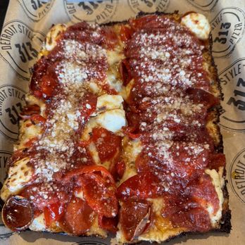 Backlot Taphouse - Cadillac Pizza - Beer Bar Near Me - Omaha, Nebraska