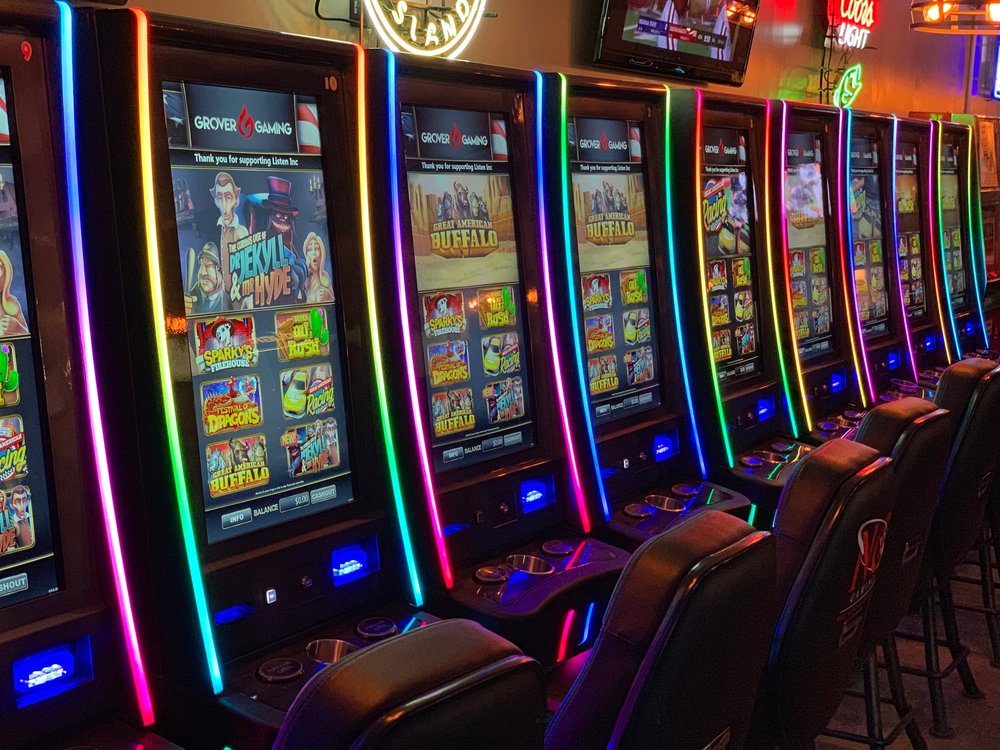 LAKES RESTAURANT & BAR Updated September 2024 13 Photos 310 4th