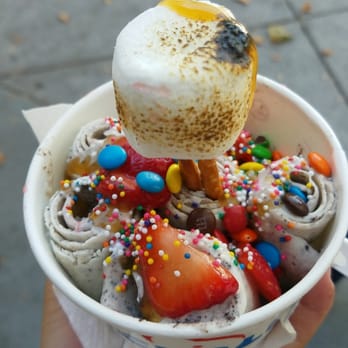 ICICLES - Oreo crush with roasted marshmallow, caramel and wild array of toppings :) - Ice Cream & Frozen Yogurt Near Me - San Jose, California
