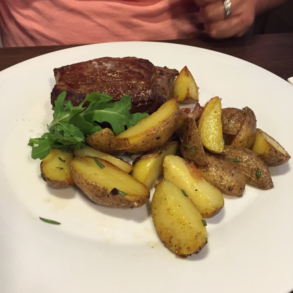 Forman Beef and Beer - Ribeye steak (Czech) with roasted potatoes - Steakhouses Near Me - Brno, JM