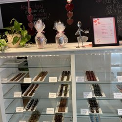 Le Divin Tandem - Chocolates ready to box note prices in photo Feb 2022