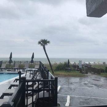 Beverley Beach House - The back of the hotel- just steps from the beach. - Hotels Near Me - Myrtle Beach, South Carolina