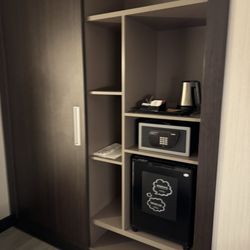 Novotel Madrid Centre - Room fridge and safe area
