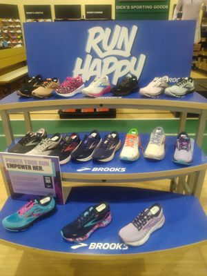 DICK'S Sporting Goods by null