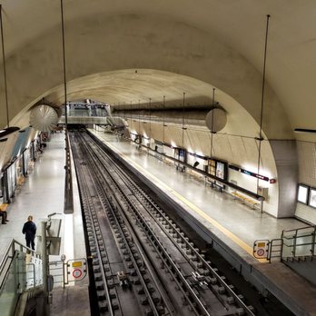 Metro São Sebastião - Looking at Tracks in San Sebastian Station - Train Stations Near Me - Lisbon, 11