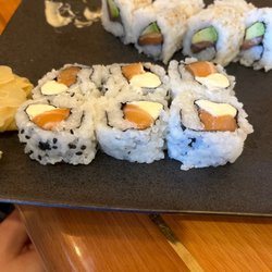 Hiro Japanese Restaurant - Philly Roll