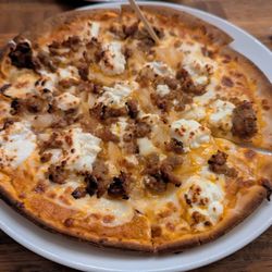 Archival Brewing - Goat Cheese and sausage pizza
