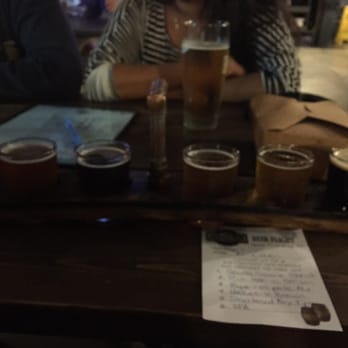 Honolulu Beerworks - Beer flight - Brewpubs Near Me - Honolulu, Hawaii Honolulu Beerworks - Beer flight - Brewpubs Near Me - Honolulu, Hawaii