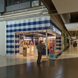 Bath & Body Works - Side angle of BBW, 3rd floor of Palisades Mall