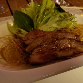 Himitsu - Warm noodle salad. Noodles undercooked and crunchy. Beef was decent. No wakame that I could find. - Asian Fusion Near Me - Cancún, ROO