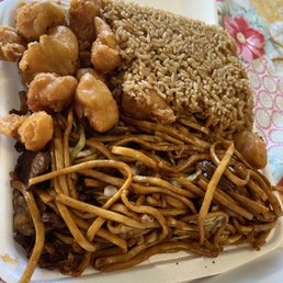 Low mein chicken , beef , shrimp with fried rice and fried chicken Low mein chicken , beef , shrimp with fried rice and fried chicken