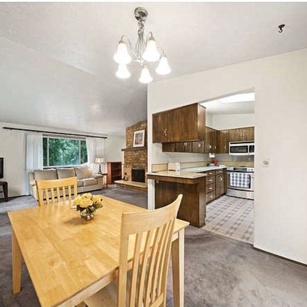 Husky Carpet Cleaning - Carpet Cleaning Near Me - Clackamas, Oregon