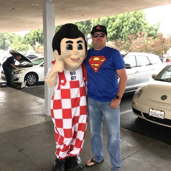 Bob's Big Boy Broiler - Me and Bob chilling - American Near Me - Downey, California