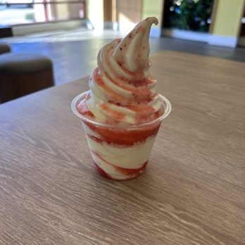 Junbi Matcha & Tea - Irvine - Vanilla soft serve with strawberry drizzle - Bubble Tea Near Me - Irvine, California Junbi Matcha & Tea - Irvine - Vanilla soft serve with strawberry drizzle - Bubble Tea Near Me - Irvine, California