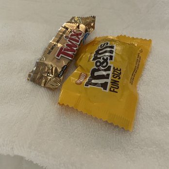 Villa Brasil Motel - Candy Left on the bed :) - Hotels Near Me - Los Angeles, California Villa Brasil Motel - Candy Left on the bed :) - Hotels Near Me - Los Angeles, California