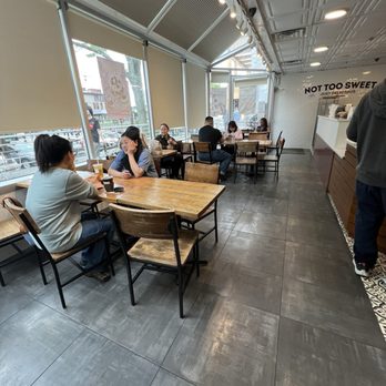 Sunmerry Bakery - Seating - Bakeries Near Me - Fort Lee, New Jersey
