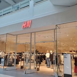 H&M - H&M in Sac, finally.