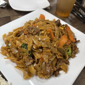 Thai Curry Restaurant - 49. Phad See Ew Noodle - Thai Near Me - Houston, Texas Thai Curry Restaurant - 49. Phad See Ew Noodle - Thai Near Me - Houston, Texas