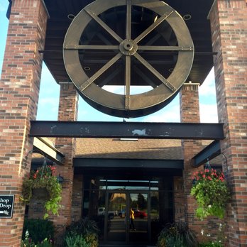 Mill Run Golf Club - The entry to the clubhouse, restaurant, and pro shop. - Venues & Event Spaces Near Me - Uxbridge, Ontario Mill Run Golf Club - The entry to the clubhouse, restaurant, and pro shop. - Venues & Event Spaces Near Me - Uxbridge, Ontario