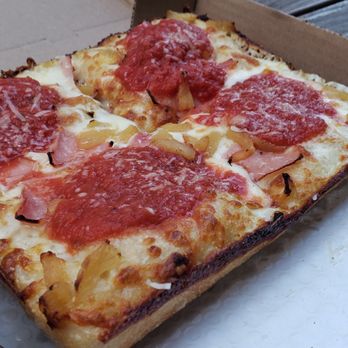 8Mile Detroit Style Pizza - Pineapple Express 10" x 8" pizza - Pizza Near Me - Toronto, Ontario