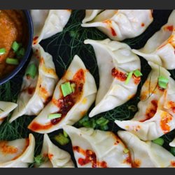 Momo Pasal