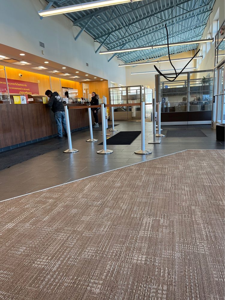 WELLS FARGO BANK Updated July 2024 17 Reviews 333 S Il Rte 83