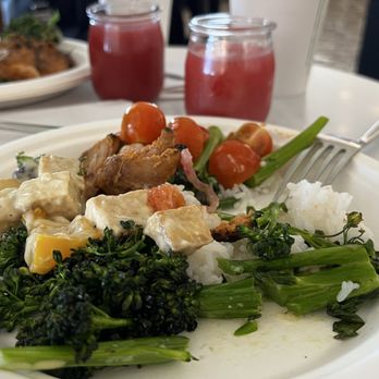 The Centurion Lounge - Lunch: broccolini, coconut tofu,and chipotle chicken - Airport Lounges Near Me - San Francisco, California The Centurion Lounge - Lunch: broccolini, coconut tofu,and chipotle chicken - Airport Lounges Near Me - San Francisco, California