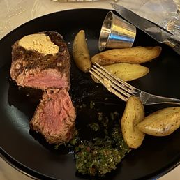 8 oz filet with potatoes 8 oz filet with potatoes