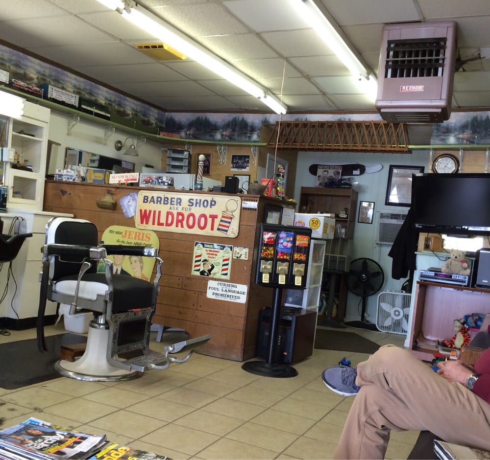 Fletcher Plaza Barber & Style Shop Logo