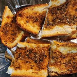 Carlo's Pizzeria & Bar - Garlic bread