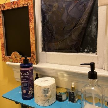 SHAW-NAÉ’S HOUSE - Updated January 2026 - 218 Photos & 85 Reviews - 379