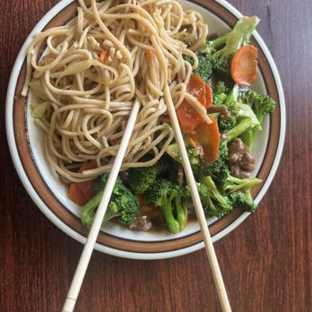 Golden Ocean - Broccoli, beef and chicken chow mein - Chinese Near Me - Homedale, Idaho