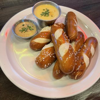 Double Clutch Brewing - Vegan Pretzels - Breweries Near Me - Evanston, Illinois