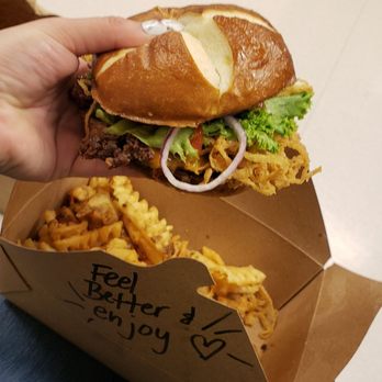 Harper's - Burgers Near Me - Kingston, Ontario