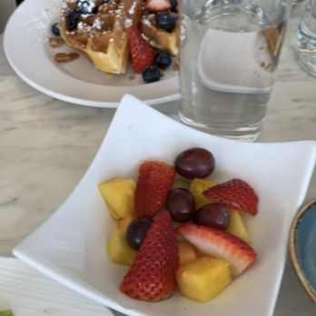 La Vie - Seasonal fruit - Cocktail Bars Near Me - Washington, DC, District of Columbia